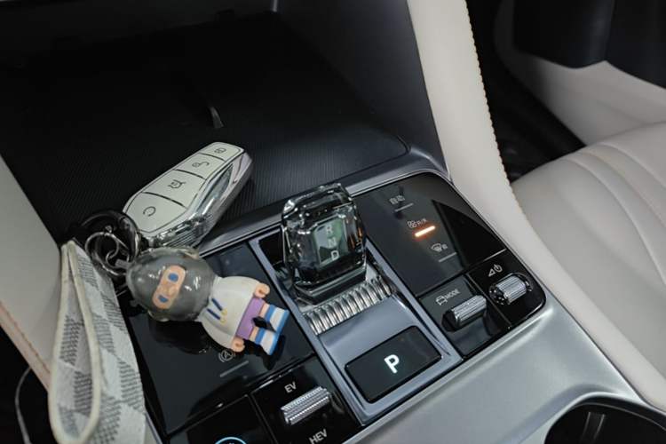 Used BYD Song PLUS New Energy 2023 Champion Edition DM-i 110KM Flagship Model Gear Lever