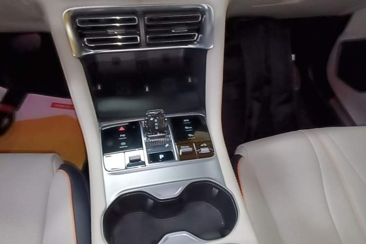 Used BYD Song PLUS New Energy 2023 Champion Edition EV 605KM Flagship PLUS Gear Lever