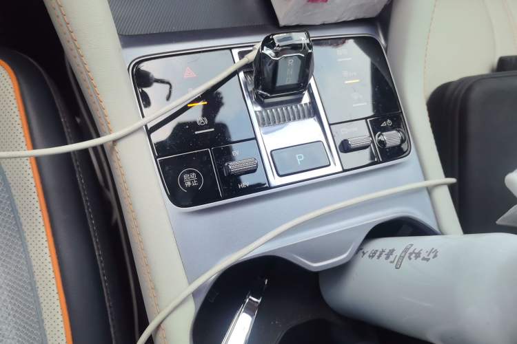 Used BYD Song PLUS New Energy 2023 Champion Edition DM-i 150KM Flagship PLUS Gear Lever
