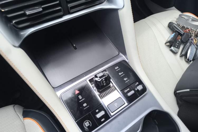 Used BYD Song PLUS New Energy 2023 Champion Edition DM-i 110KM Flagship PLUS Gear Lever