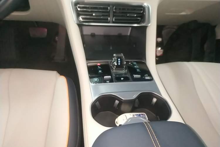 Used BYD Song PLUS New Energy 2023 Champion Edition DM-i 150KM Flagship PLUS Gear Lever
