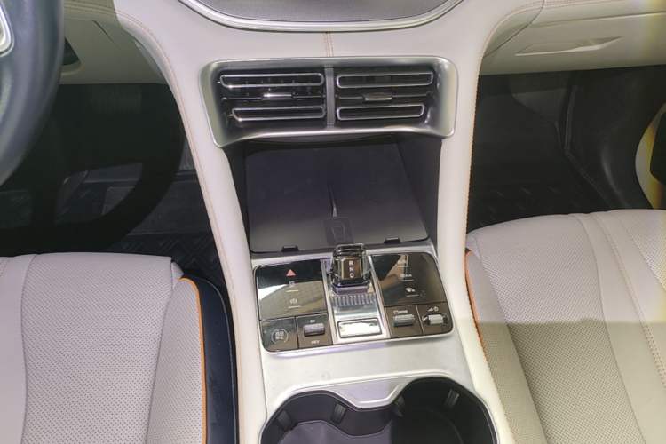 Used BYD Song PLUS New Energy 2023 Champion Edition DM-i 110KM Flagship PLUS Gear Lever