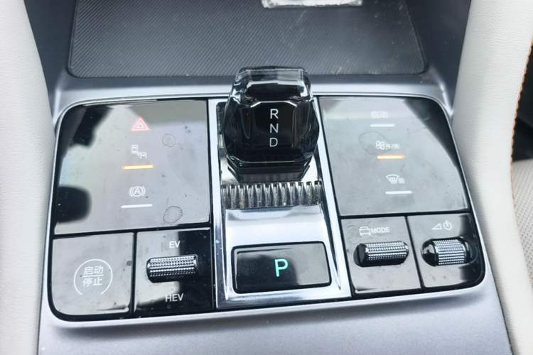 Used BYD Song PLUS New Energy 2023 Champion Edition DM-i 150KM Flagship PLUS Gear Lever