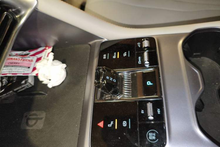 Used BYD Song PLUS New Energy 2023 Champion Edition DM-i 150KM Flagship PLUS Gear Lever