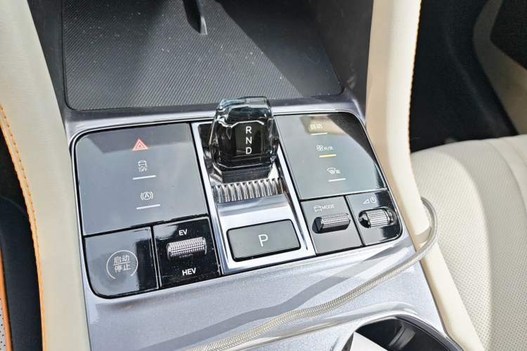 Used BYD Song PLUS New Energy 2023 Champion Edition DM-i 110KM Flagship PLUS Gear Lever