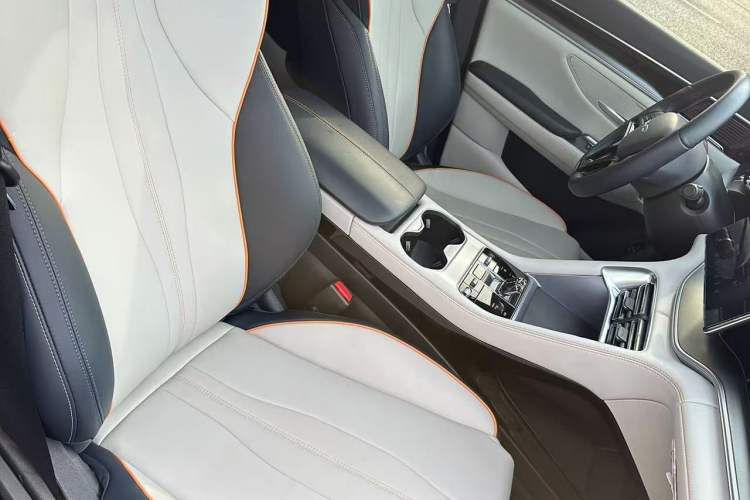 Used BYD Song PLUS New Energy 2023 Champion Edition DM-i 110KM Flagship Model Interior 3