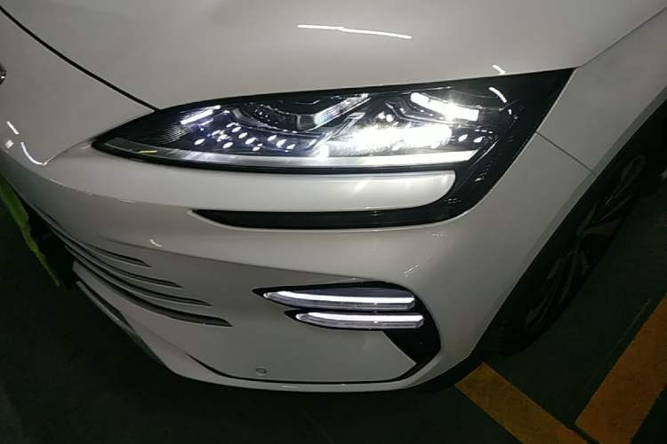 Used BYD Song PLUS New Energy 2023 Champion Edition DM-i 110KM Flagship PLUS Left Front Headlight