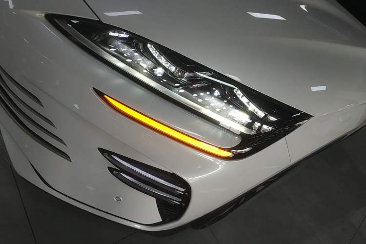 Used BYD Song PLUS New Energy 2023 Champion Edition DM-i 150KM Flagship PLUS 5G Left Front Headlight