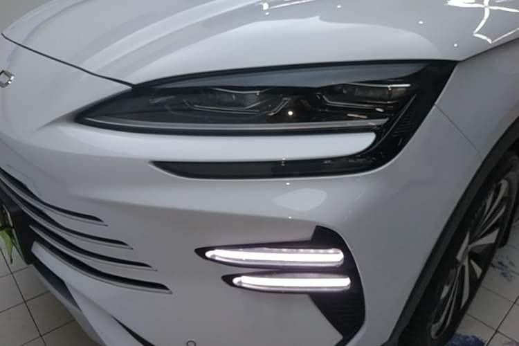 Used BYD Song PLUS New Energy 2023 Champion Edition DM-i 110KM Flagship PLUS Left Front Headlight