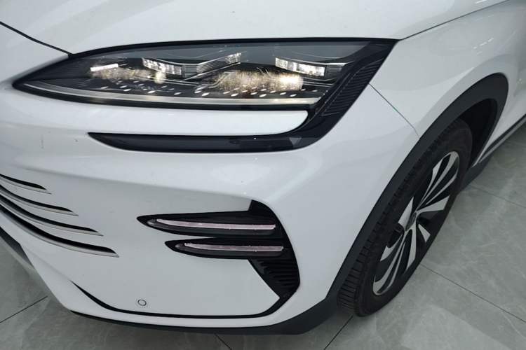 Used BYD Song PLUS New Energy 2023 Champion Edition DM-i 110KM Flagship PLUS Left Front Headlight