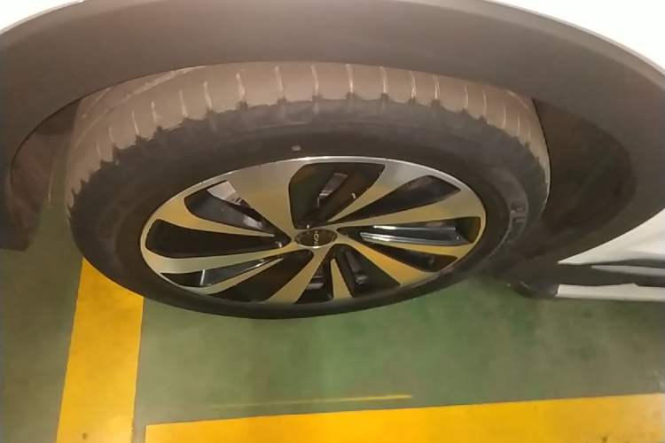 Used BYD Song PLUS New Energy 2023 Champion Edition DM-i 110KM Flagship PLUS Left Front Wheel Hub