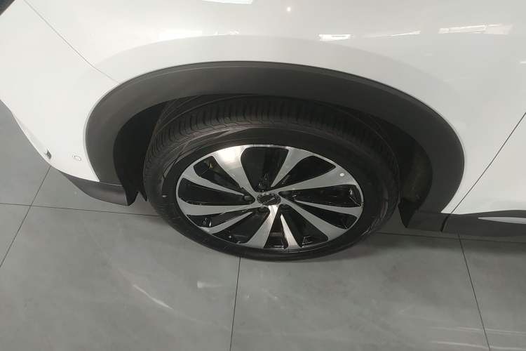 Used BYD Song PLUS New Energy 2023 Champion Edition DM-i 150KM Flagship PLUS 5G Left Front Wheel Hub