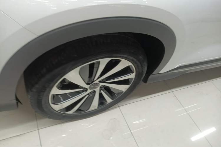 Used BYD Song PLUS New Energy 2023 Champion Edition DM-i 150KM Flagship PLUS Left Front Wheel Hub