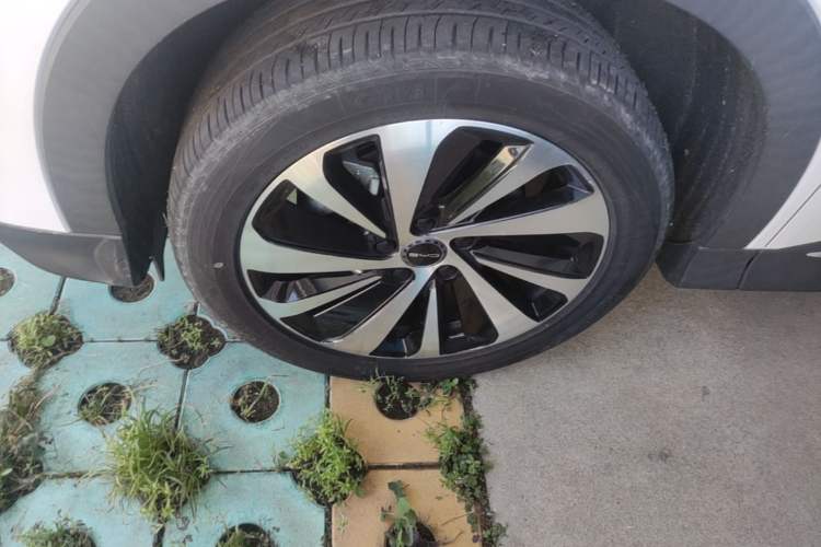 Used BYD Song PLUS New Energy 2023 Champion Edition EV 520KM Luxury Model Left Front Wheel Hub