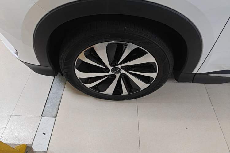 Used BYD Song PLUS New Energy 2023 Champion Edition DM-i 110KM Flagship Model Left Front Wheel Hub