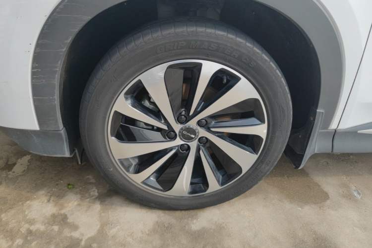 Used BYD Song PLUS New Energy 2023 Champion Edition DM-i 110KM Flagship Model Left Front Wheel Hub