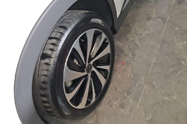 Used BYD Song PLUS New Energy 2023 Champion Edition DM-i 110KM Flagship PLUS Left Front Wheel Hub