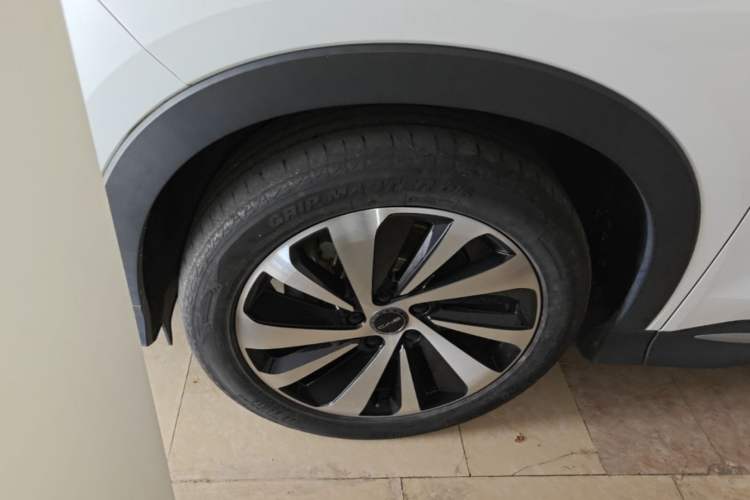Used BYD Song PLUS New Energy 2023 Champion Edition DM-i 110KM Flagship PLUS Left Front Wheel Hub