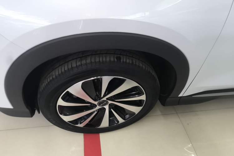 Used BYD Song PLUS New Energy 2023 Champion Edition EV 520KM Flagship Model Left Front Wheel Hub