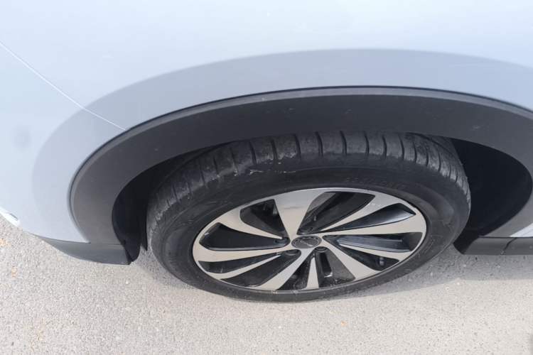 Used BYD Song PLUS New Energy 2023 Champion Edition DM-i 110KM Flagship PLUS Left Front Wheel Hub