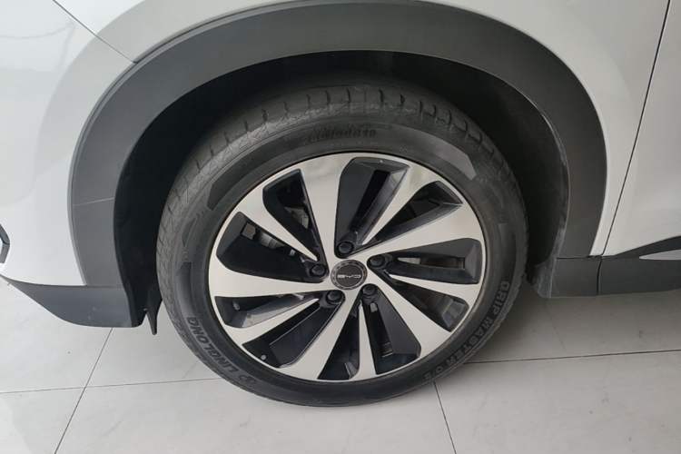 Used BYD Song PLUS New Energy 2023 Champion Edition DM-i 110KM Flagship PLUS Left Front Wheel Hub