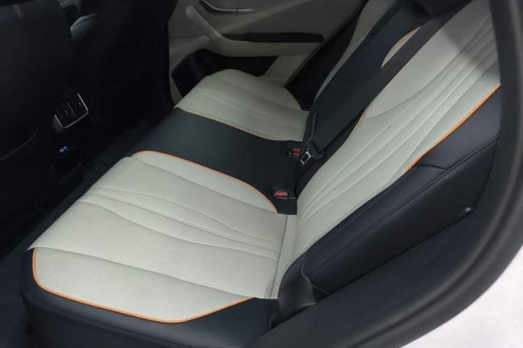 Used BYD Song PLUS New Energy 2023 Champion Edition DM-i 110KM Flagship PLUS Left Rear Seat