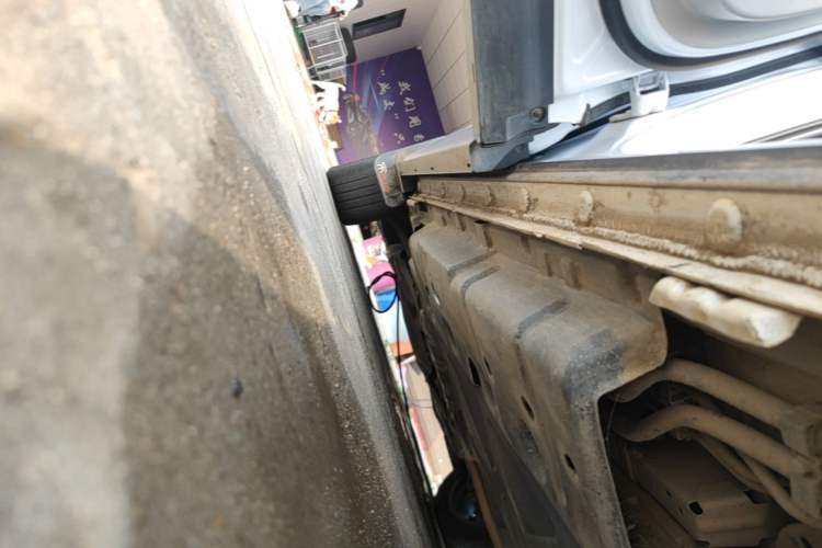 Used BYD Song PLUS New Energy 2023 Champion Edition DM-i 110KM Flagship Model Left Side Sill