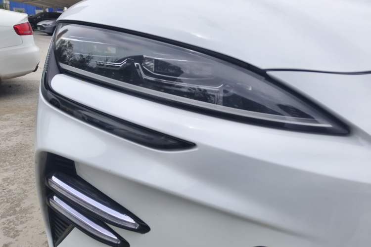 Used BYD Song PLUS New Energy 2023 Champion Edition DM-i 110KM Flagship PLUS Right Front Headlight