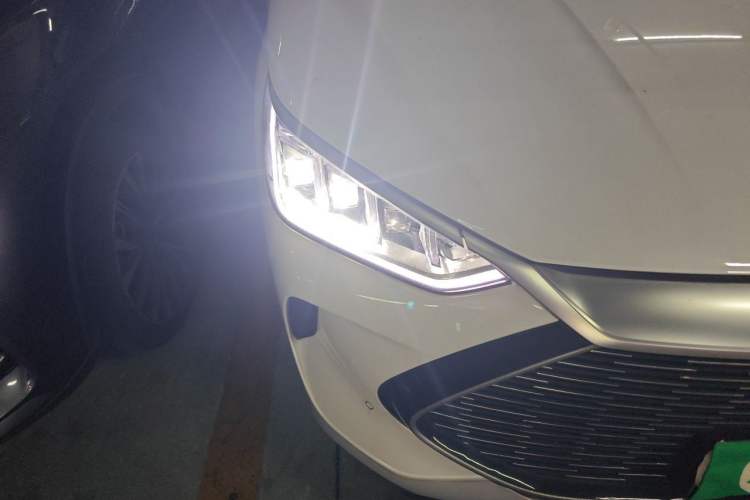 Used BYD Song PLUS New Energy 2023 Champion Edition DM-i 110KM Flagship Model Right Front Headlight