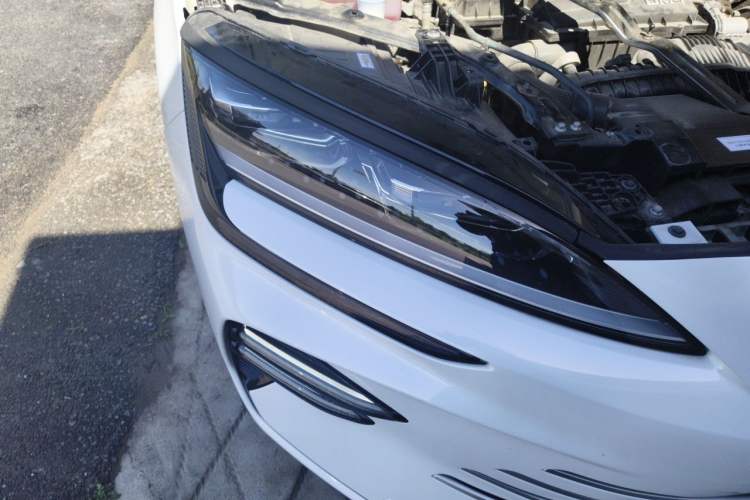 Used BYD Song PLUS New Energy 2023 Champion Edition DM-i 110KM Flagship Model Right Front Headlight