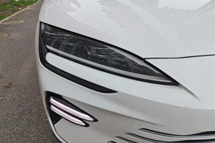 Used BYD Song PLUS New Energy 2023 Champion Edition DM-i 110KM Flagship Model Right Front Headlight