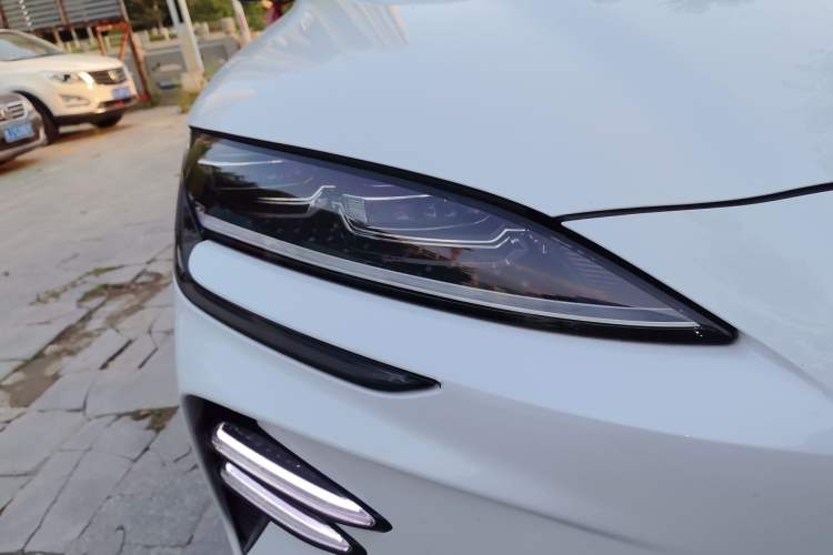 Used BYD Song PLUS New Energy 2023 Champion Edition DM-i 110KM Flagship Model Right Front Headlight