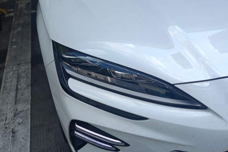 Used BYD Song PLUS New Energy 2023 Champion Edition DM-i 110KM Flagship Model Right Front Headlight