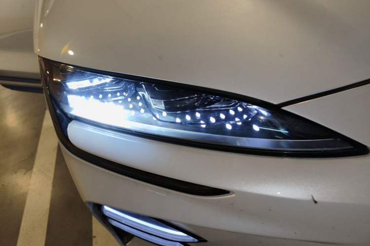 Used BYD Song PLUS New Energy 2023 Champion Edition DM-i 150KM Flagship PLUS Right Front Headlight
