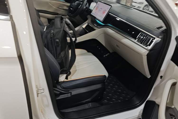 Used BYD Song PLUS New Energy 2023 Champion Edition DM-i 110KM Flagship Model Right Front Seat