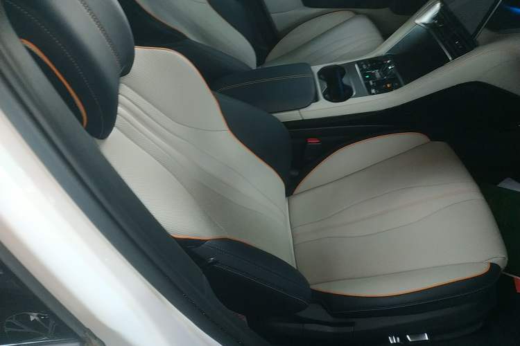 Used BYD Song PLUS New Energy 2023 Champion Edition DM-i 150KM Flagship PLUS 5G Right Front Seat