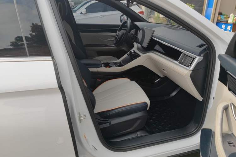 Used BYD Song PLUS New Energy 2023 Champion Edition DM-i 110KM Flagship Model Right Front Seat