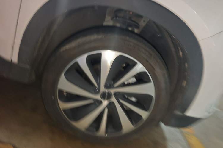 Used BYD Song PLUS New Energy 2023 Champion Edition EV 520KM Luxury Model Right Front Wheel Hub