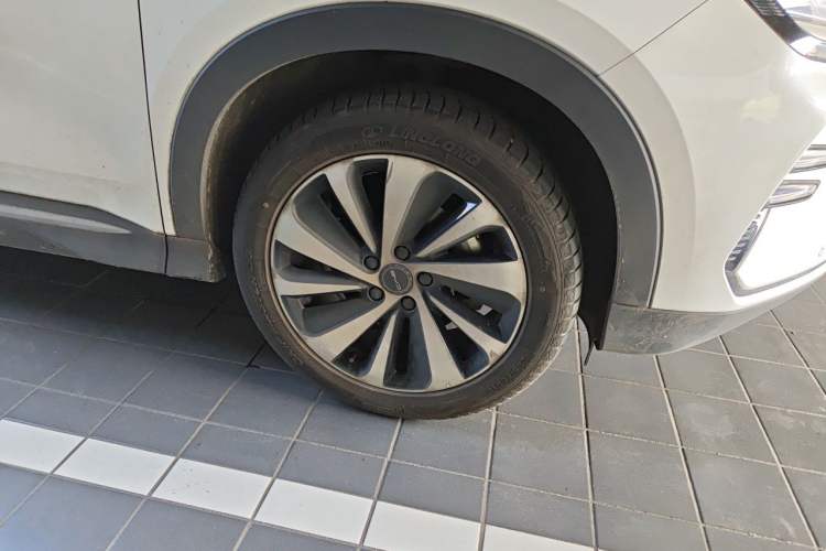 Used BYD Song PLUS New Energy 2023 Champion Edition DM-i 110KM Flagship Model Right Front Wheel Hub