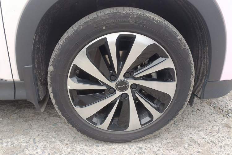 Used BYD Song PLUS New Energy 2023 Champion Edition DM-i 150KM Flagship PLUS Right Front Wheel Hub