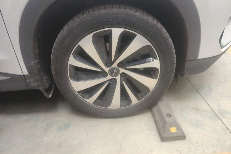 Used BYD Song PLUS New Energy 2023 Champion Edition EV 520KM Flagship Model Right Front Wheel Hub