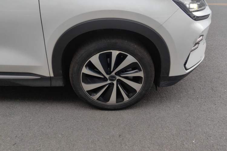 Used BYD Song PLUS New Energy 2023 Champion Edition DM-i 110KM Flagship PLUS Right Front Wheel Hub