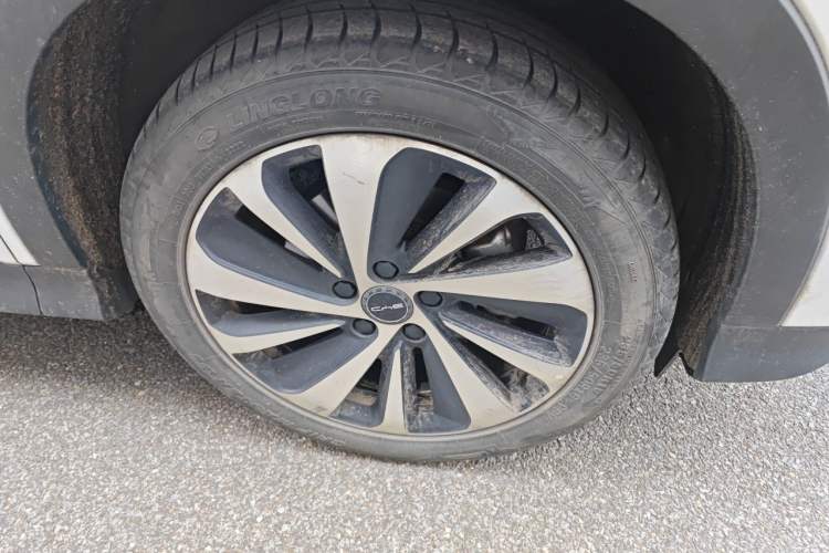 Used BYD Song PLUS New Energy 2023 Champion Edition DM-i 110KM Flagship Model Right Front Wheel Hub
