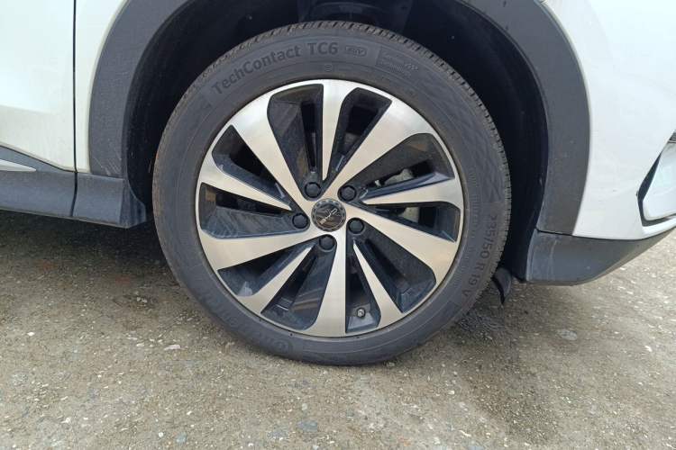 Used BYD Song PLUS New Energy 2023 Champion Edition DM-i 110KM Flagship PLUS Right Front Wheel Hub