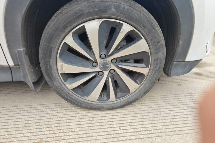 Used BYD Song PLUS New Energy 2023 Champion Edition DM-i 110KM Flagship PLUS Right Front Wheel Hub