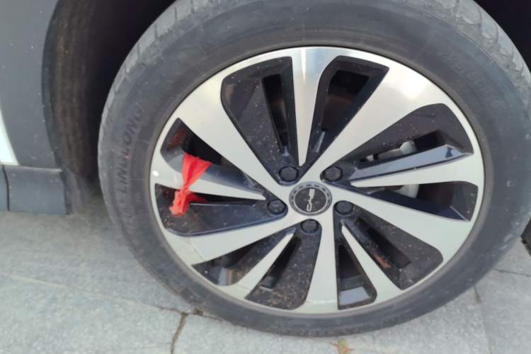 Used BYD Song PLUS New Energy 2023 Champion Edition DM-i 110KM Flagship Model Right Front Wheel Hub