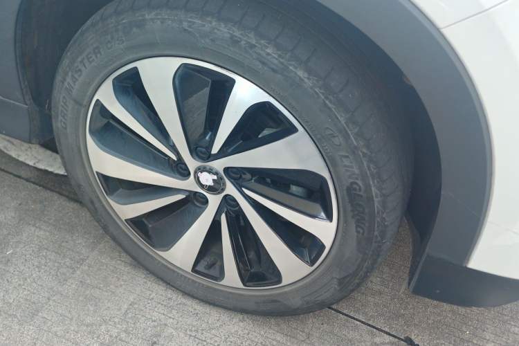 Used BYD Song PLUS New Energy 2023 Champion Edition DM-i 110KM Flagship Model Right Front Wheel Hub
