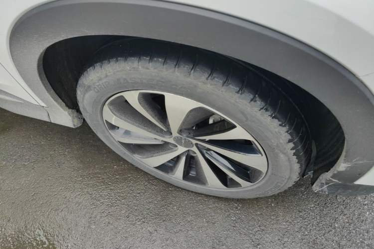 Used BYD Song PLUS New Energy 2023 Champion Edition DM-i 110KM Flagship Model Right Front Wheel Hub