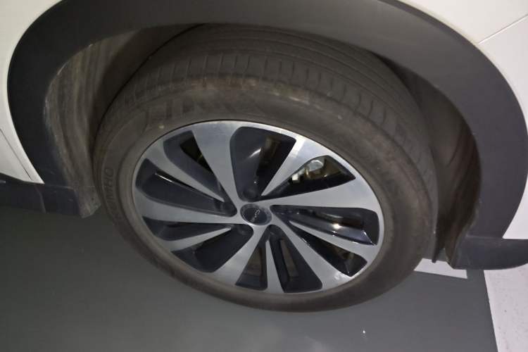 Used BYD Song PLUS New Energy 2023 Champion Edition DM-i 110KM Flagship PLUS Right Front Wheel Hub