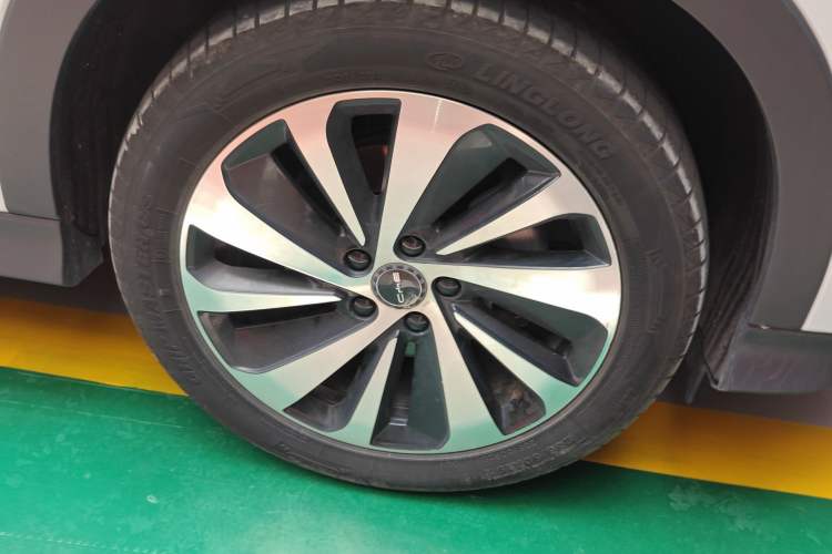 Used BYD Song PLUS New Energy 2023 Champion Edition DM-i 110KM Flagship Model Right Front Wheel Hub